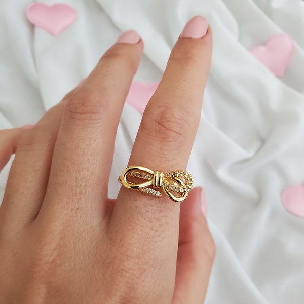 Minimalist gold bow ring