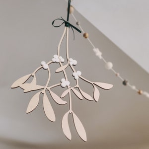 Branche décorative de brindilles de baies givrées blanches par IH