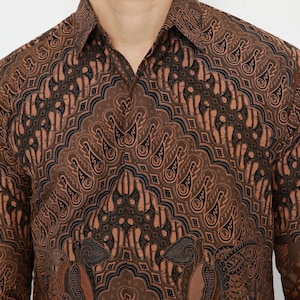 Indonesian Men Batik Long-Sleeved Cotton Slimfit Shirt Parangseling Kusumo Brown [Made to Order] - 72 Batik