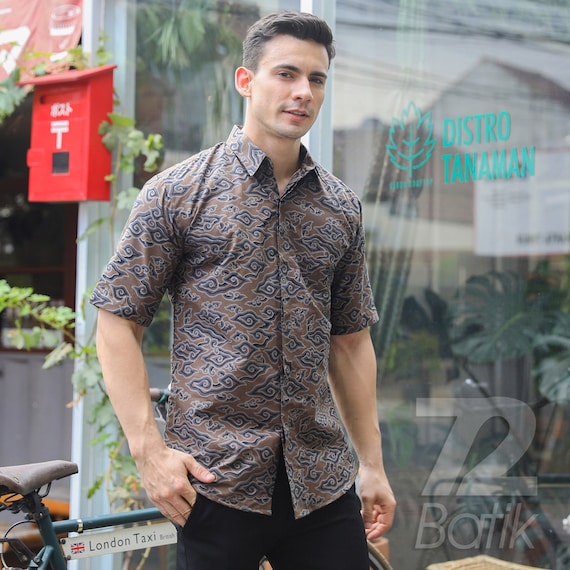 Indonesian Men Batik Short Sleeve Cotton Mega Mendung Brown