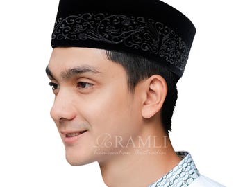 Hand-Painted Black Velvet Songkok Hat: Islamic Men's Headwear