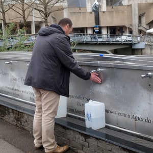 Bidon de 5 litres d'eau bénite de Lourdes Miraculeuse image 3