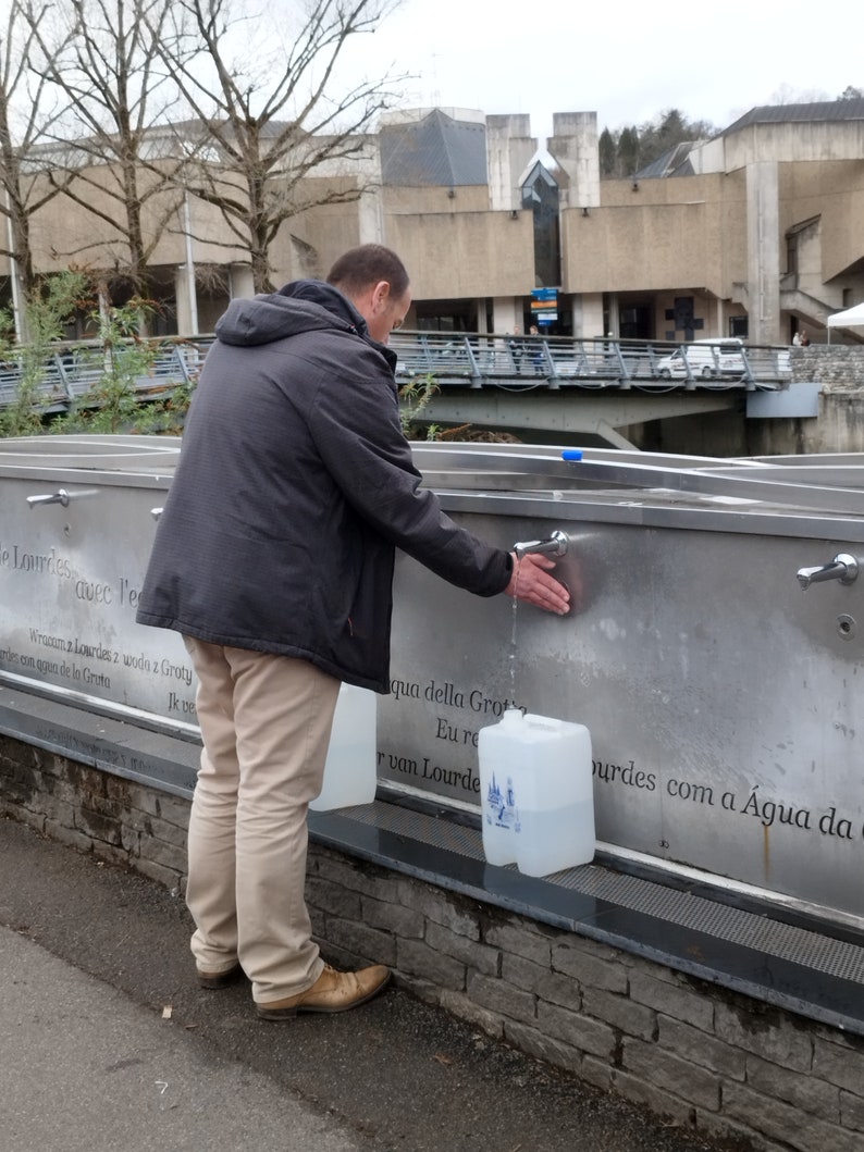 Bidon de 5 litres d'eau bénite de Lourdes Miraculeuse image 3