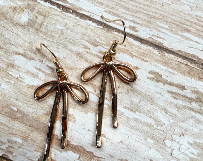 Bow earrings, assorted bow style dangle goldish earrings.