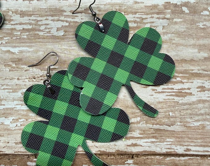 Clover earrings, houndstooth green clover, st Patrick’s day earrings.