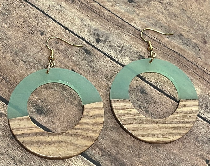 Circle, wooden mint green earrings, wood earrings, combination earrings, acrylic circle, trendy wood earrings, mint, round earring, green