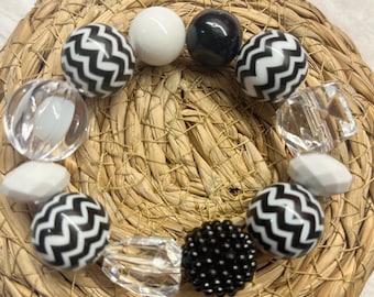 Black chevron bracelet and earrings set. Ready to ship beaded bracelet and earrings, black white earrings, chevron.