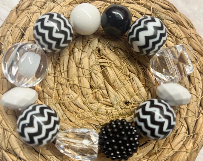 Black chevron bracelet and earrings set. Ready to ship beaded bracelet and earrings, black white earrings, chevron.