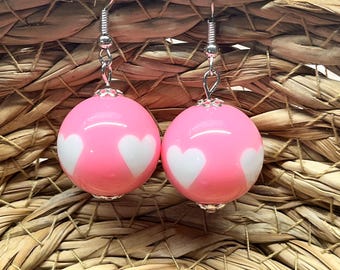 Heart earrings, beads with hearts earrings, pink earrings, valentines, hearts, dangle earrings with hearts.