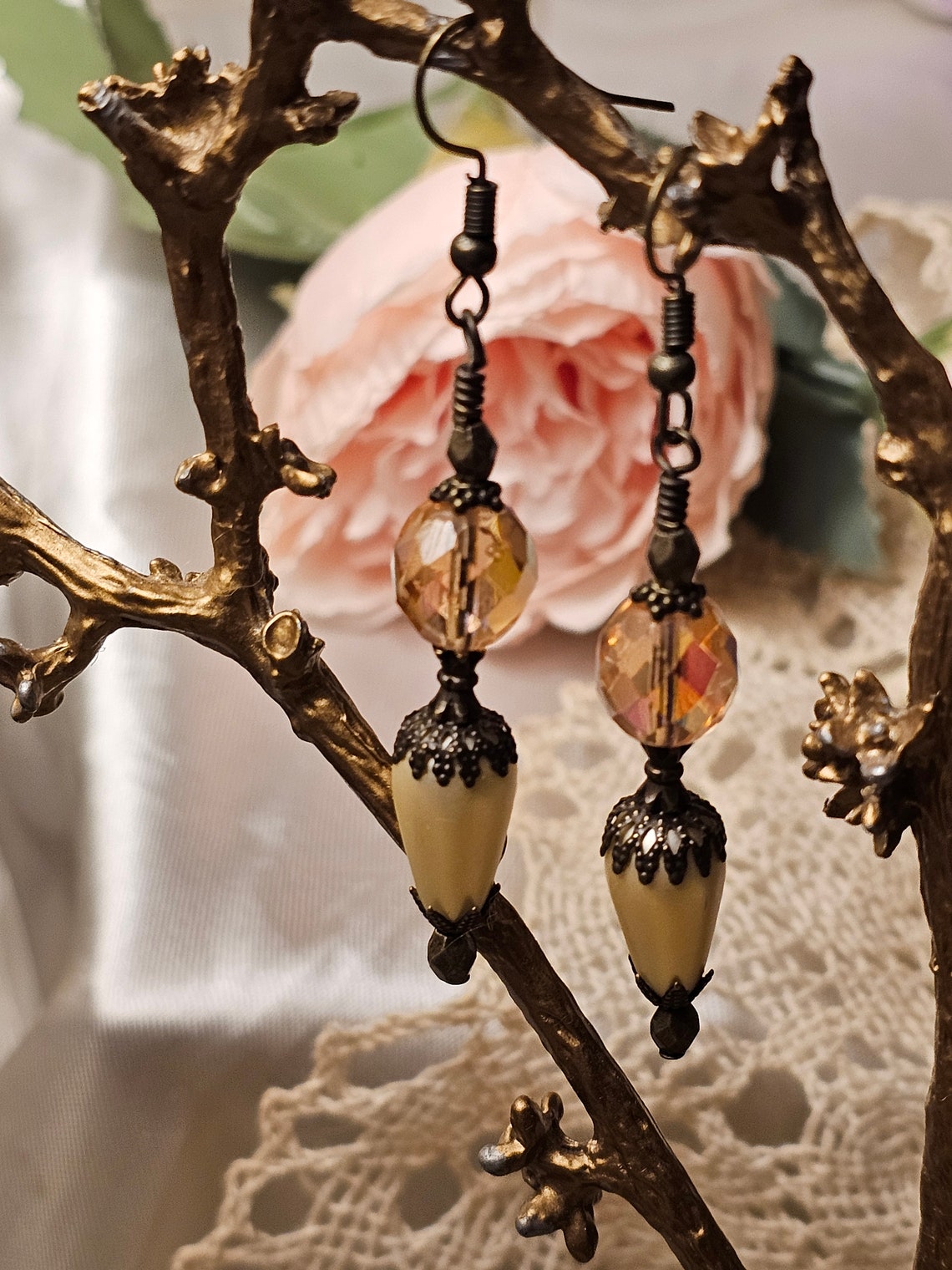 Vintage Victorian Style Water Droplet Inlaid with Pink Stones Earrings