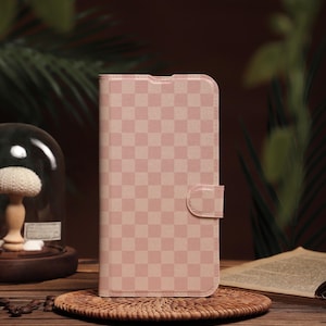Funda tipo cartera personalizada con cuadrados rosas, diseño retro con nombre grabado para iPhone 16, 15, 14, 13, 12 y 11 XR SE