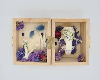 Mink Skull Floral Chest | Dried Flowers |  Moss Box | Purple Moss | Light Wood | Decoupaged Skull | Oddity Box | Oddities | Oddity