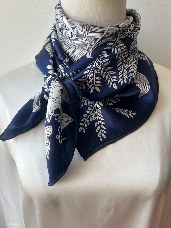 小物 Hand Printed Silk Scarf - blue image_1c2b3fe8-af3d-4edf-8551-