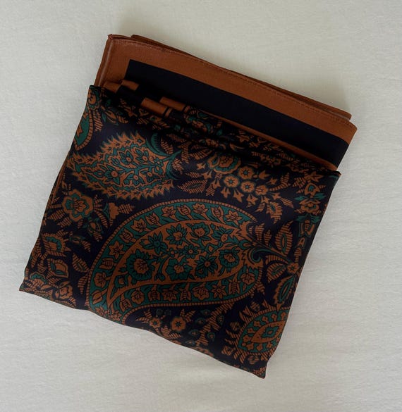 Mulberry Silk Scarf: Paisley Green Copper Neck Scarf (26  display picture 2