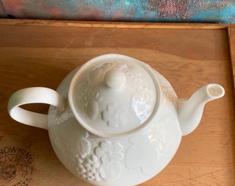 Vintage Wedgwood Strawberry & Vine Bone China Teapot, White