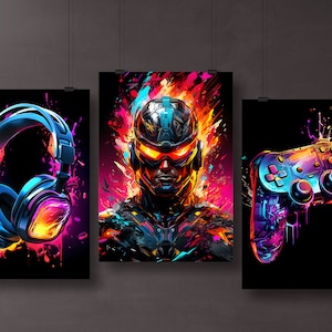 Könnte beinhalten: Drei digitale Kunstdrucke mit einem blau-orangenen Headset, einem futuristischen Cyborg mit leuchtenden Augen und einem bunten Videospiel-Controller. Die Drucke sind vor einem schwarzen Hintergrund mit bunten Farbspritzern platziert.