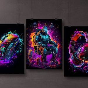 Könnte beinhalten: Drei gerahmte Kunstdrucke mit Gaming-Illustrationen. Der erste zeigt eine farbenfrohe Gaming-Maus, der zweite einen futuristischen Gamer in einem Stuhl und der dritte ein Paar Kopfhörer. Alle vor schwarzem Hintergrund.