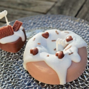 Donutkaars | Echte dessertkaars | Handgemaakte kaarsen | Leuke kaars | Woondecoraties | Cadeaukaars voor de feestdagen