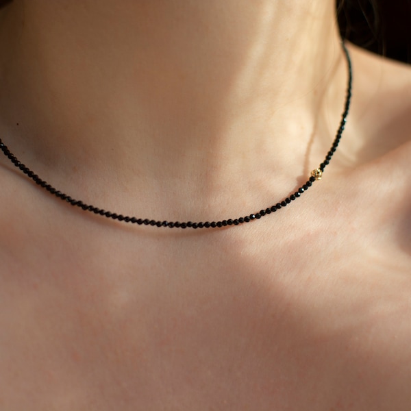 Halskette Onyx/ Choker / Natursteinperlen / Party Schmuck /Natürlicher facettierter schwarzer Onyx/ Vergoldete Elemente/  Handmade Jewellery