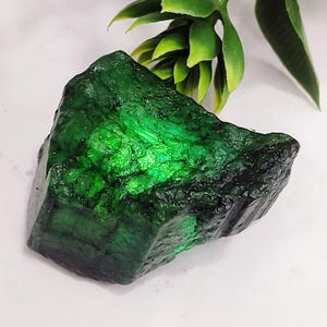 Natural Colombian Green Emerald Rough, 300-350 Carats: Stunning Earth-Mined Uncut Gemstone for Unique Jewelry Creations, Gifts For Her