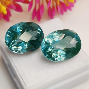 Par de piedras preciosas de grandidierita verde azulada ovalada de 30 quilates: gema brasileña natural