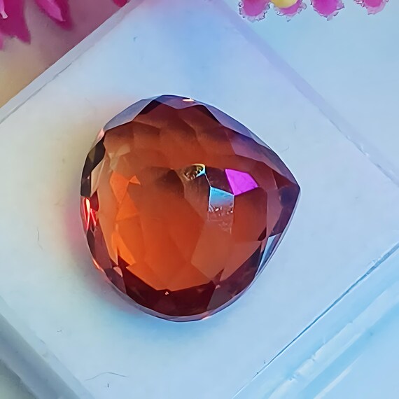 Alexandrite Naturelle Brute 7 Couleurs - Pierre Précieuse Ovale 40.65 Carats - Taille Exceptionnelle - Neuf Sans Emballage
