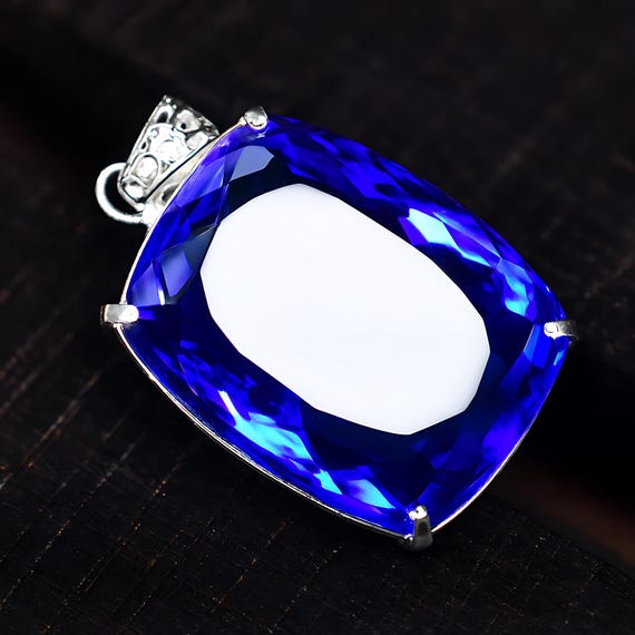 Pendentif En Tanzanite Bleue Lab-created 90,5 Ct – Monture Argent 925 – Coupe Coussin – Neuf Sans Emballage