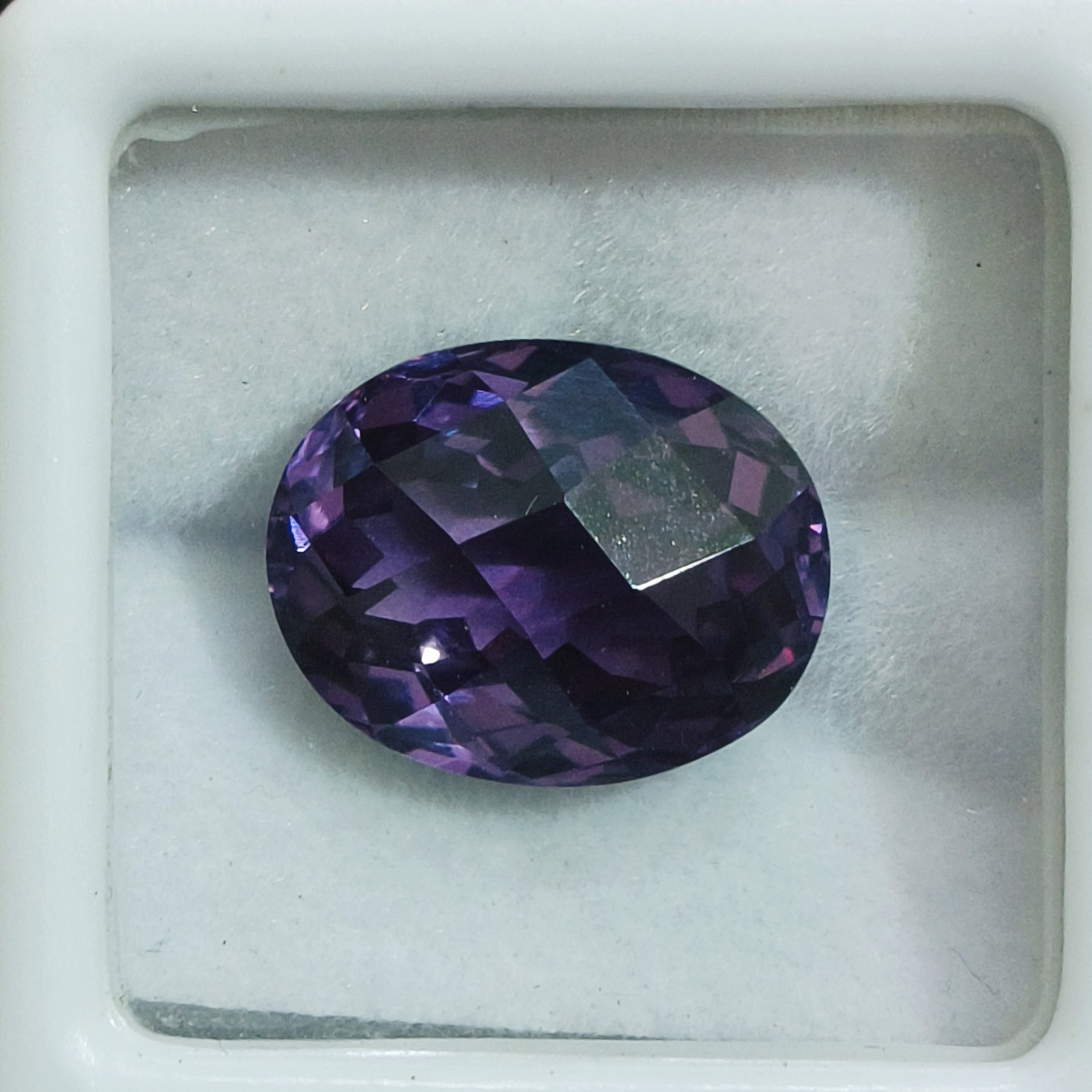 Alexandrite Naturelle De 21,45 Carats - Pierre Ovale Bicolore à Changement De Couleur - Brésil/Inde