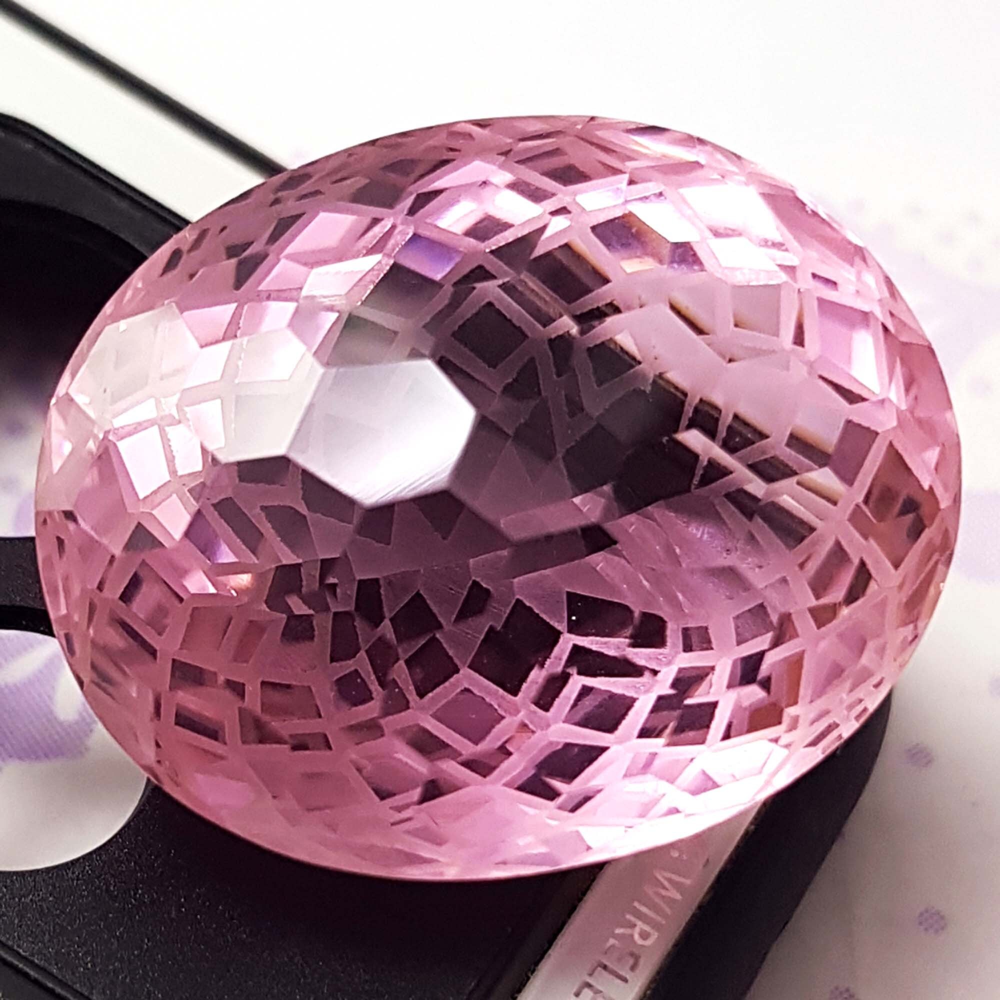 ピンククンザイト オーバルピンククンツァイト宝石：92.10カラットのジュエリー用ルース