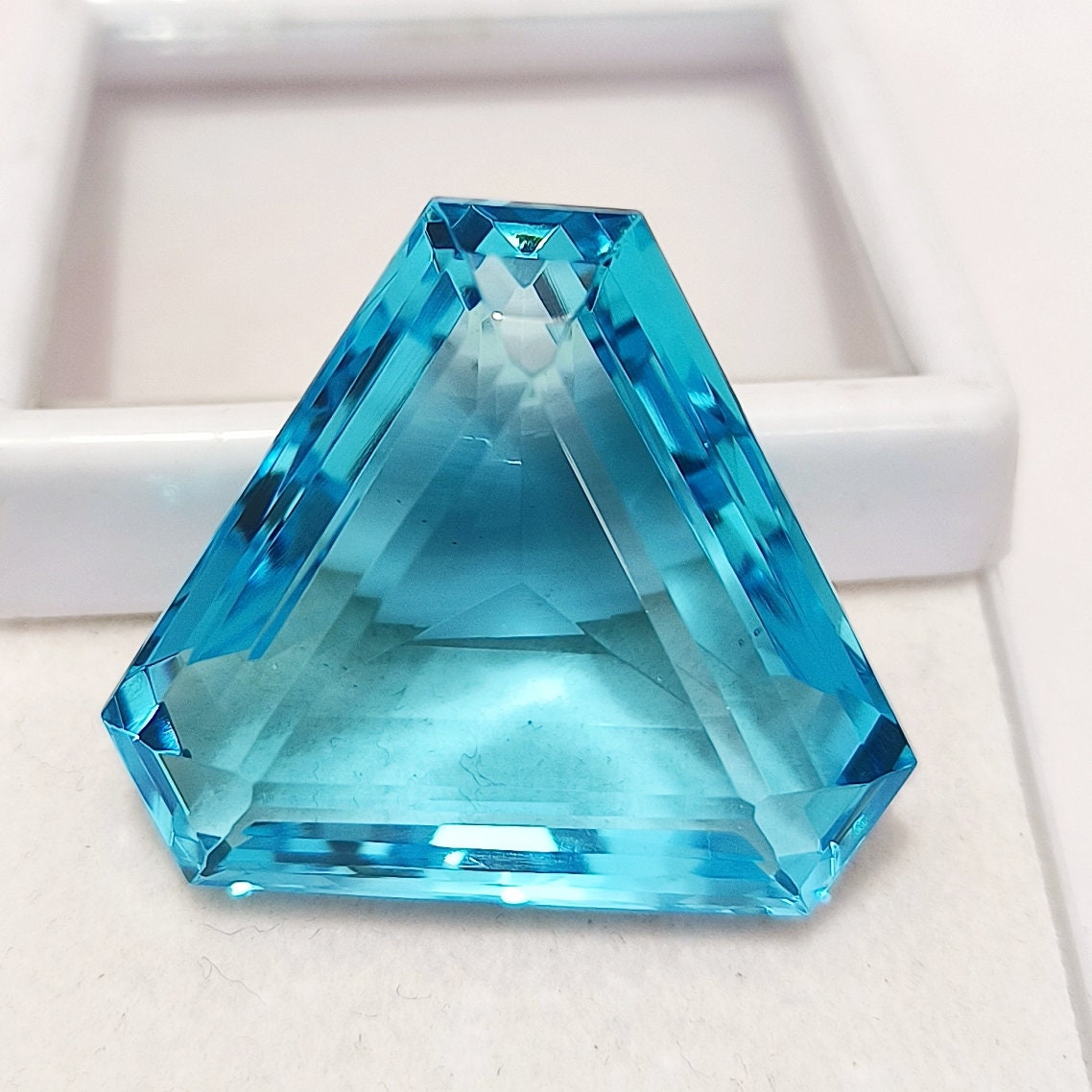 RARE !! AIGUE MARINE BLEUE DU BRESIL : 5,53 CARATS ★★ p471.129t