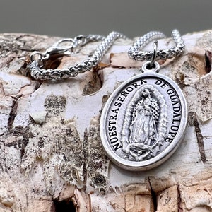 Colar de medalha católica de prata simples e elegante feito à mão na Escócia Nossa Senhora de Guadalupe Nossa Senhora de Guadalupe Virgem Maria Esperança