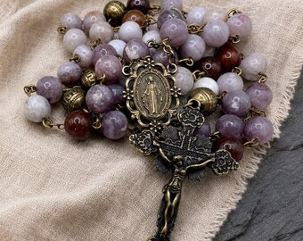 Rosario católico de latón envejecido y ágata morada oscura, hecho a mano en Escocia, cruz gótica victoriana con forma de estrella.