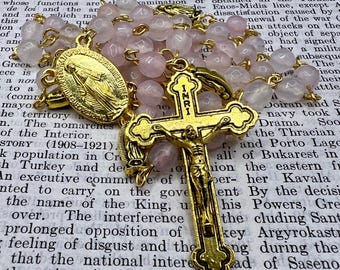 Rosario católico hecho a mano: cuentas de cuarzo rosa, diseño escocés