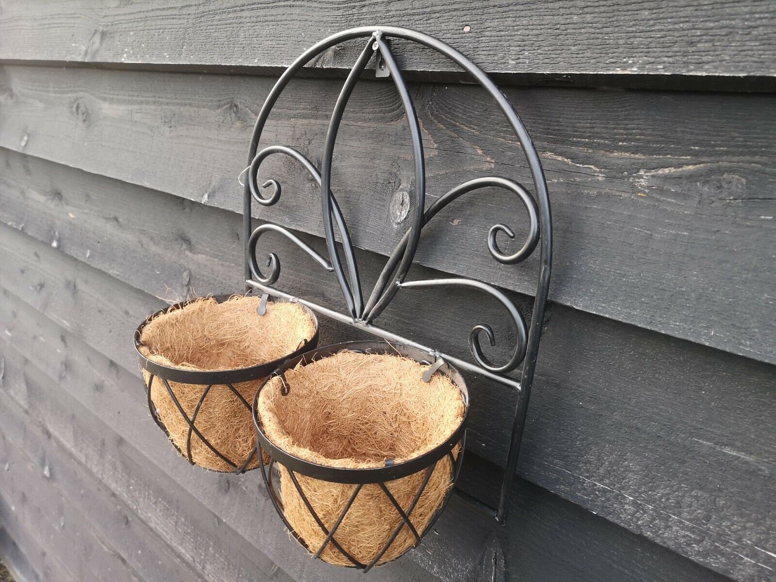 Photo inspiration: Gallery Detail: Metal Wall Planters Flower Pot Vintage Look Home Garden