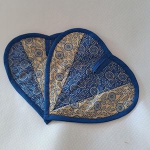Agarraderas de algodón con forma de corazón, juego de 2, salvamanteles hechos a mano, regalo de inauguración de casa, agarradera de cocina, decoración de cocina, patchwork