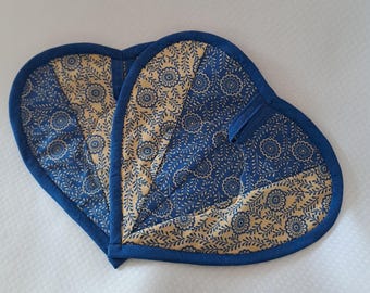 Multicolored, reusable heart-shaped cotton potholders, set of 2, handmade trivets, housewarming gift, kitchen pot holder, kitchen decor