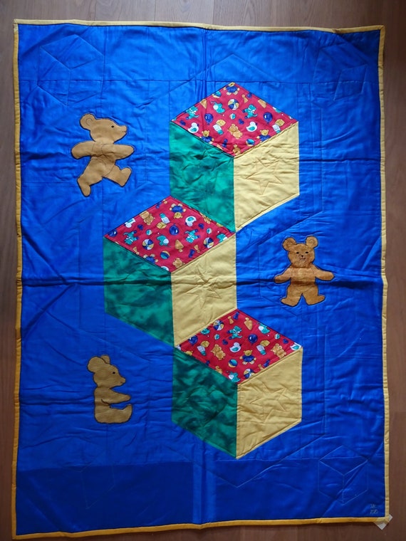 Blaue Kinderdecke in Patchworktechnik mit Bären, Babydecke aus