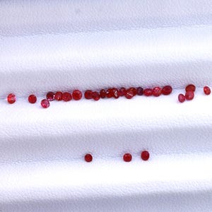 Rubí birmano sin tratar de 1,4 mm a 2,1 mm / Rubí rojo redondo, piedra natal de julio para joyería