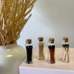 Fósforos de seguridad de colores / Frasco de vidrio Tapa de corcho Botella decorativa de fósforo / Fósforos de fantasía en una botella / Fósforos de 2 " y delanteros / Fósforos de decoración