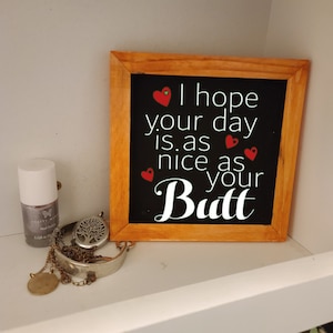 Espero que tu día sea tan agradable como tu trasero / Pequeños letreros / Decoración del hogar / Signo divertido / Signo de madera / Regalo / Acento de estantería / Decoración del dormitorio