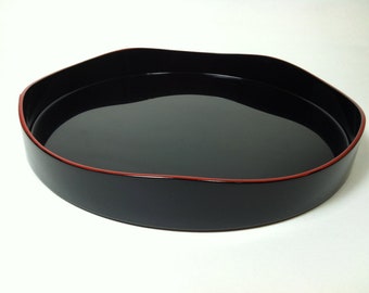 Yamamichibon Urasenke RYAKUBON , Tray of Lacquer over Wood with Shin-nuri Finish and Red Edge