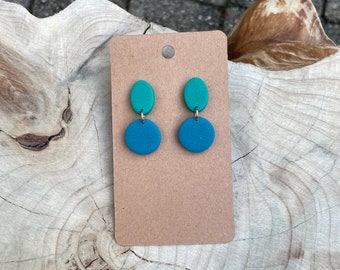 Pequeños aretes redondos de arcilla polimérica verde y petróleo (azul pato), regalo para ella, joyería fimo, uñas que no se doblan