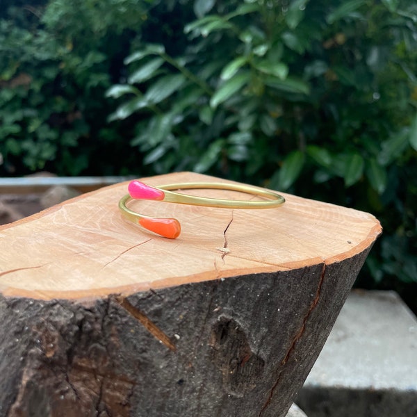 Cuff bracelet of raw brass with neon orange and hot pink polymer clay coated resin, gift for her, fimo schmuck