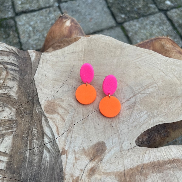 Small round stud earrings of neon fuchisa and neon orange polymer clay, gift for her, fimo schmuck