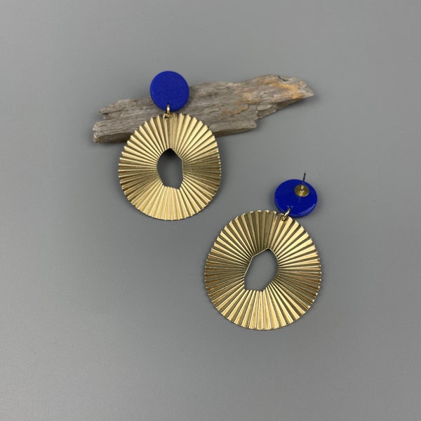 Statement earrings of raw textured brass rounds and royal blue polymer clay, birthday gift for her, non-bending nails