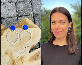 Statement earrings of electric blue polymer clay and brass irregular loops, fimo schmuck, non-bending nails