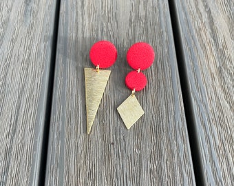 Mismatched dangle earrings,  x-mas red polymer clay,  brass geometric findings, birthday gift for her,  schmuck,  ohrringe rot