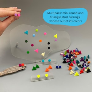 Juego de pendientes pequeños con forma de botón para uso diario, multipack de pendientes redondos y triangulares de arcilla polimérica de colores, idea de calendario de adviento.