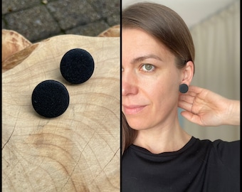 Black round stud earrings of polymer clay, gift for her, fimo schmuck, minimalistisch ohrringe, non-bending nails