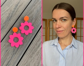 Flower statement earrings of neon fuchsia and  orange polymer clay, fimo schmuck, gift for her, hot pink, eye-catching